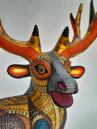 ALEBRIJE VENADO MULTICOLOR GRECAS MADERA